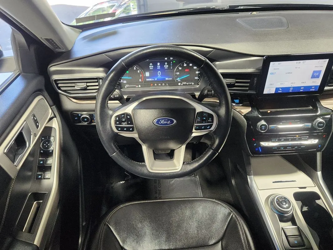 Ford Explorer photo 18