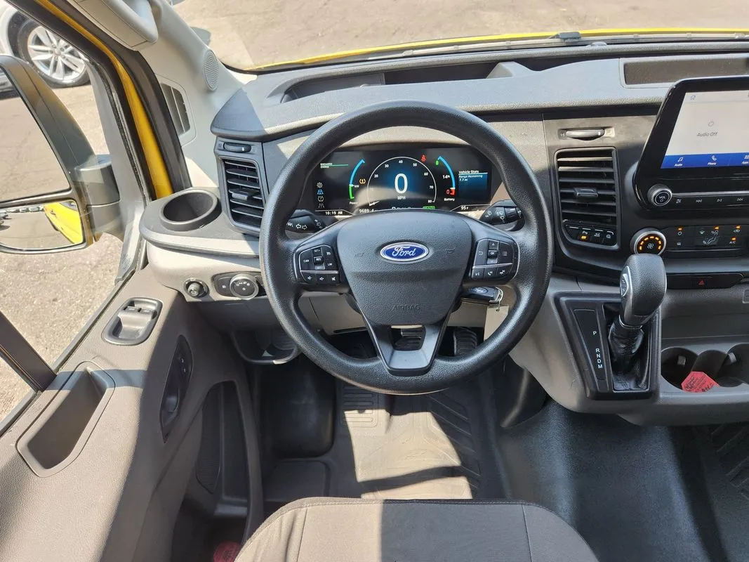 Ford Transit-350 photo 17