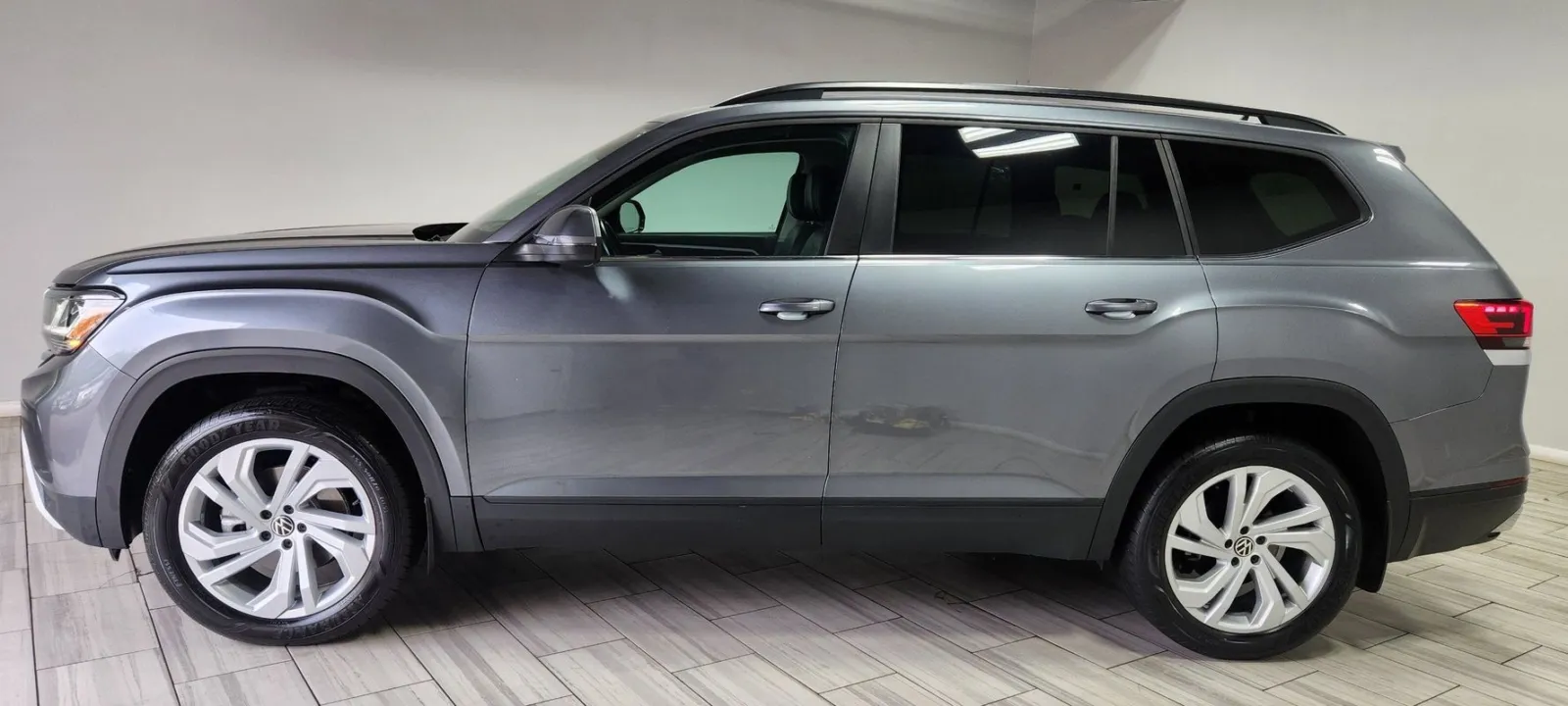 Photos of 2021 Volkswagen Atlas 2.0T SE w/Technology for sale in Philadelphia, PA at Torresdale Ave