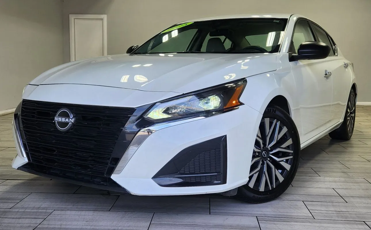 White 2025 Nissan Altima SV FWD for sale in Philadelphia, PA