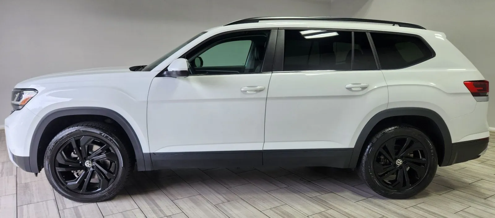 Photos of 2022 Volkswagen Atlas 3.6L V6 SE w/Technology for sale in Philadelphia, PA at Torresdale Ave