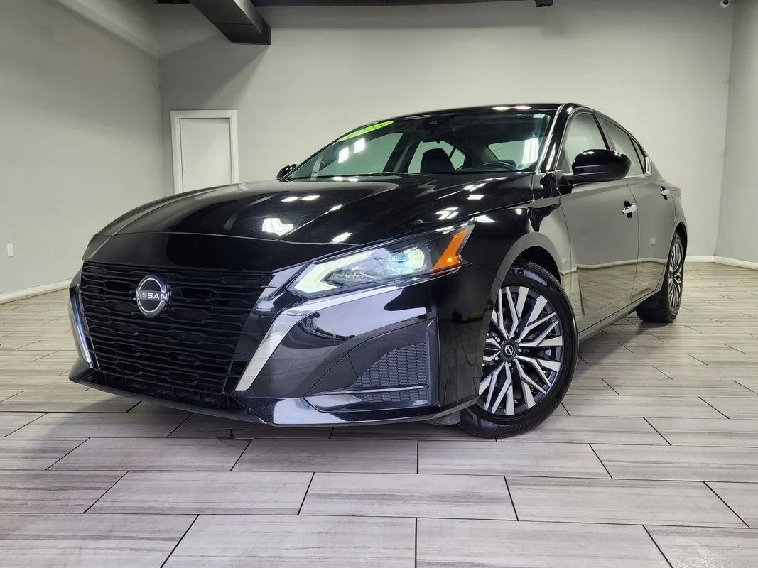 Black 2023 Nissan Altima SV FWD for sale in Philadelphia, PA