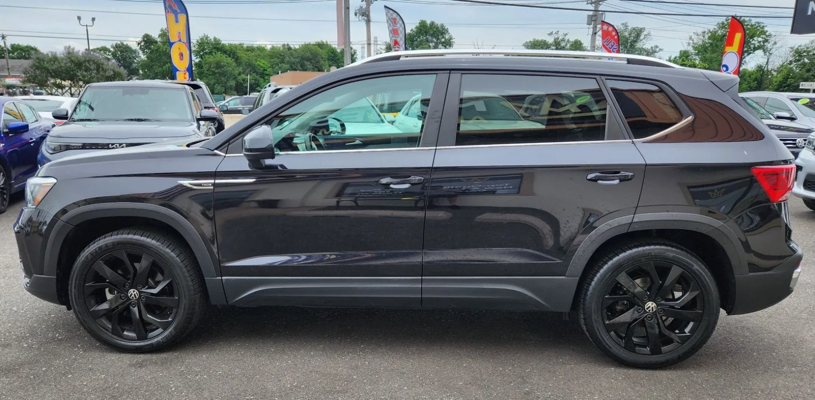 Photos of 2023 Volkswagen Taos 1.5T SE for sale in Philadelphia, PA at Torresdale Ave
