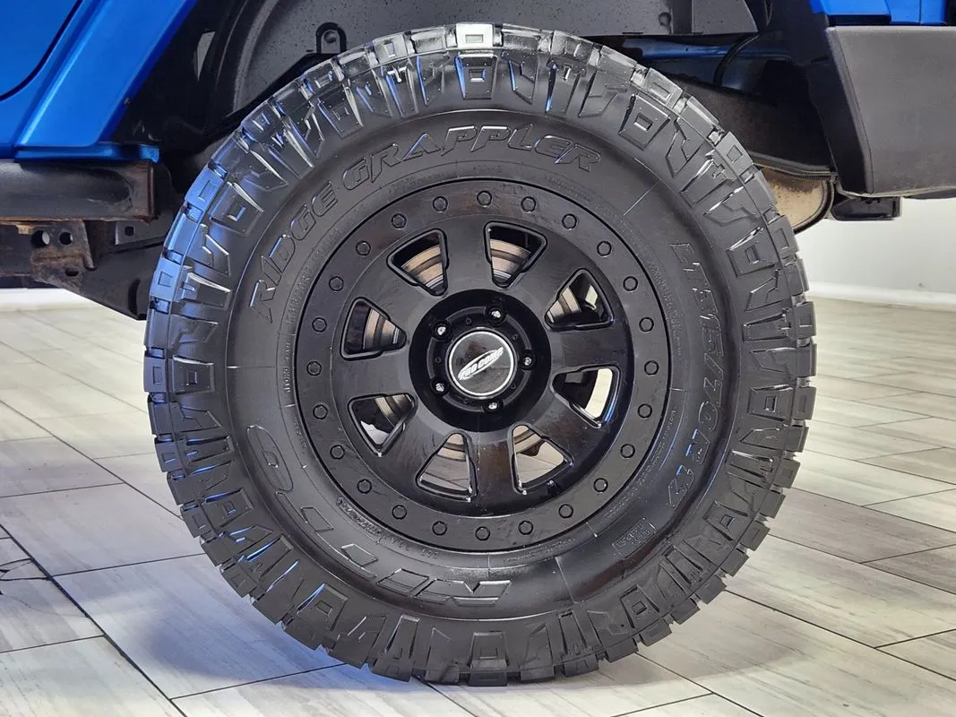 Jeep Wrangler photo 9