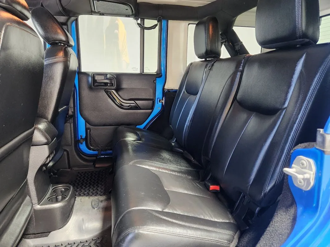 Jeep Wrangler photo 13