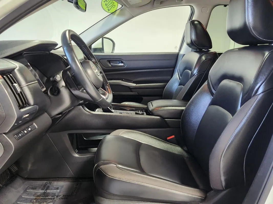 Nissan Pathfinder photo 11