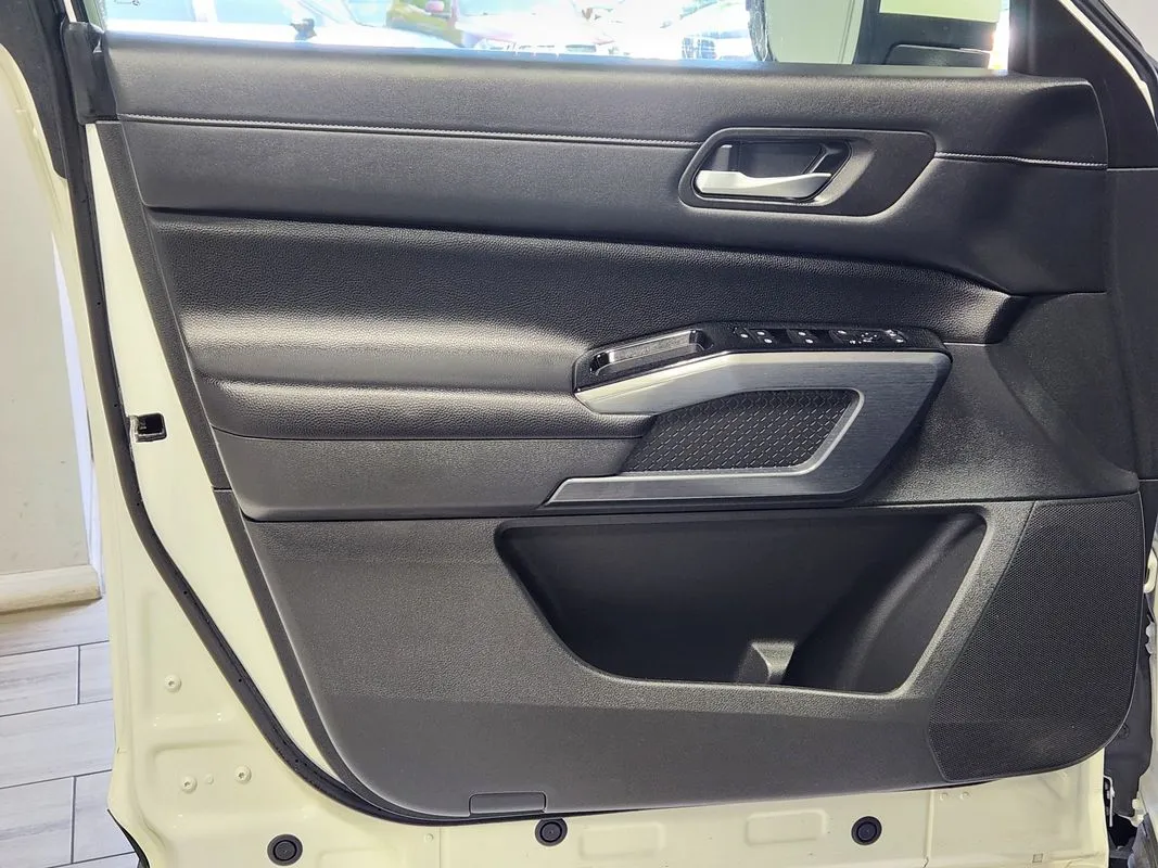 Nissan Pathfinder photo 10