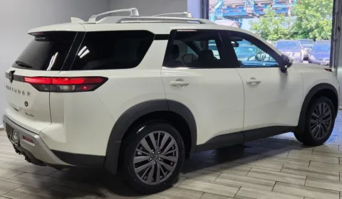 More photos of 2024 Nissan Pathfinder SL 4WD at Torresdale Ave, PA