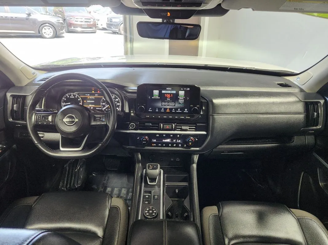 Nissan Pathfinder photo 18