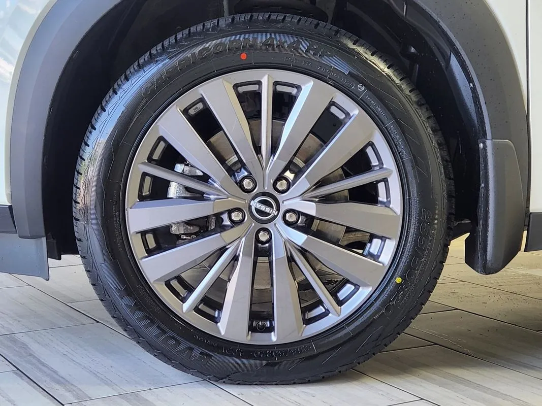 Nissan Pathfinder photo 9