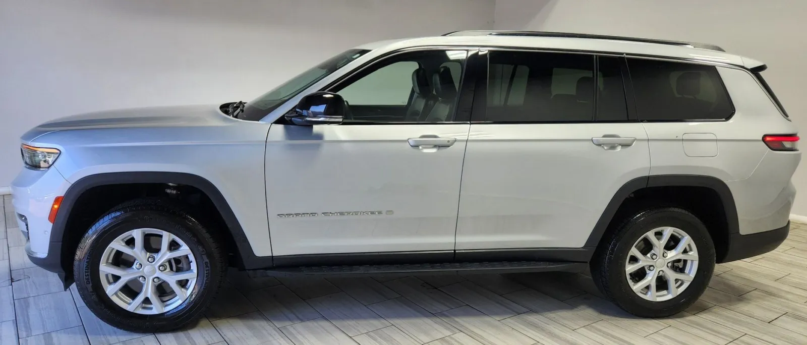 Photos of 2023 Jeep Grand Cherokee L Limited 4x4 for sale in Philadelphia, PA at Torresdale Ave
