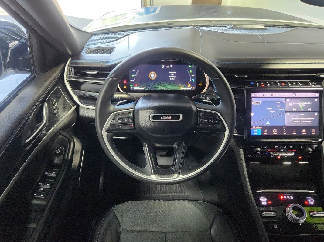 Jeep Grand Cherokee photo 16