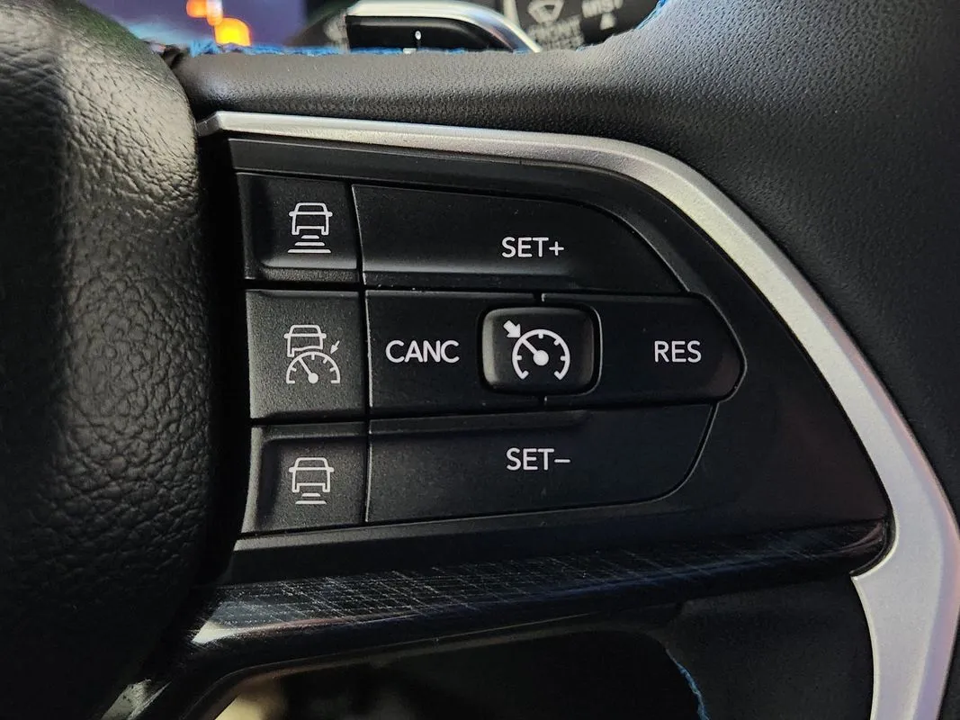 Jeep Grand Cherokee photo 17