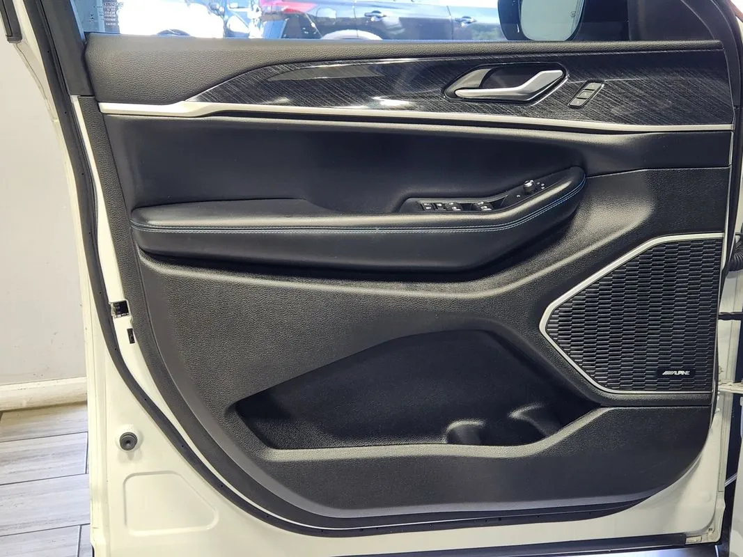 Jeep Grand Cherokee photo 10