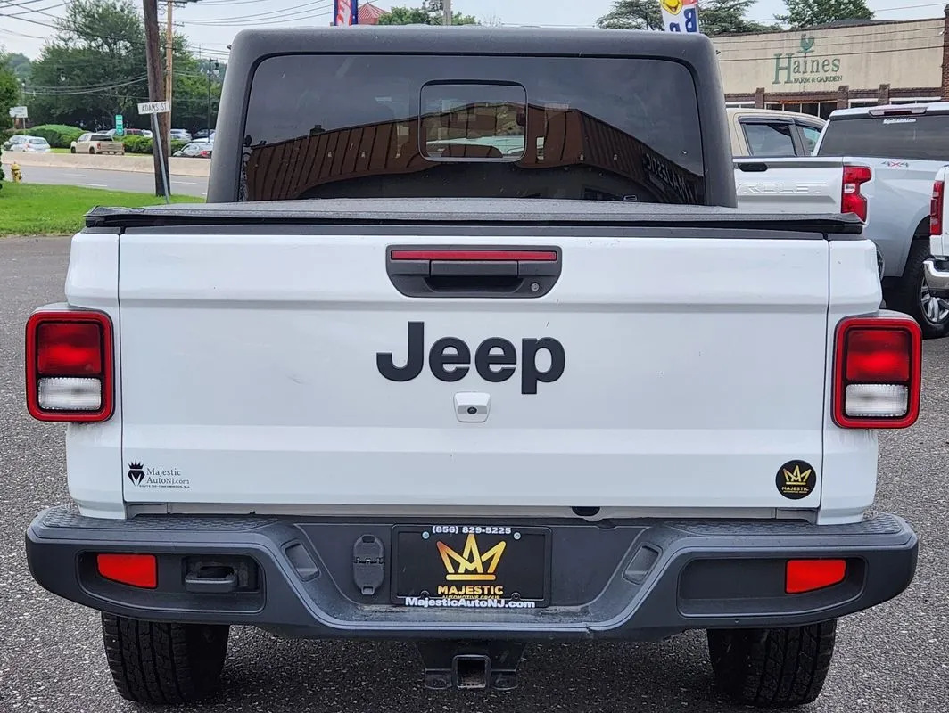 More photos of 2022 Jeep Gladiator Altitude 4x4 at Torresdale Ave, PA