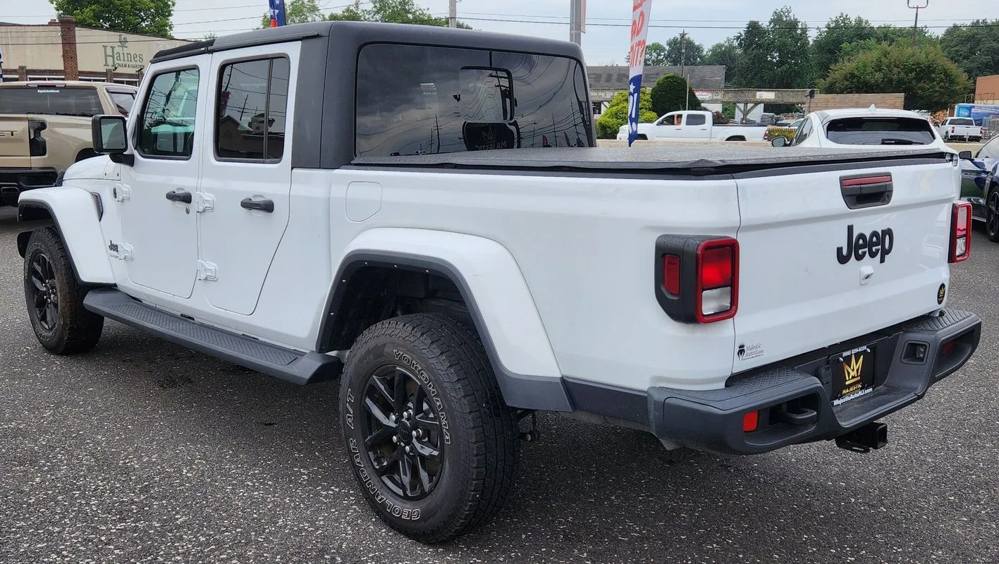 Another view of 2022 Jeep Gladiator Altitude 4x4 for sale in Philadelphia, PA at Torresdale Ave