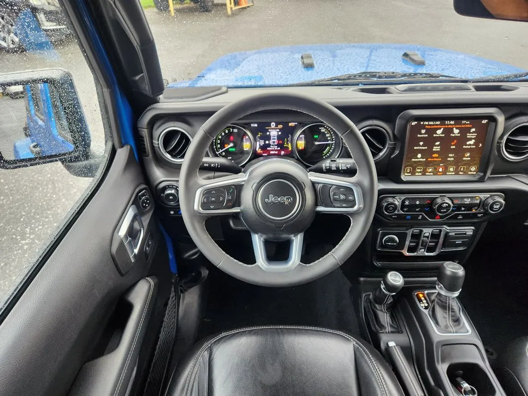 Jeep Wrangler photo 16