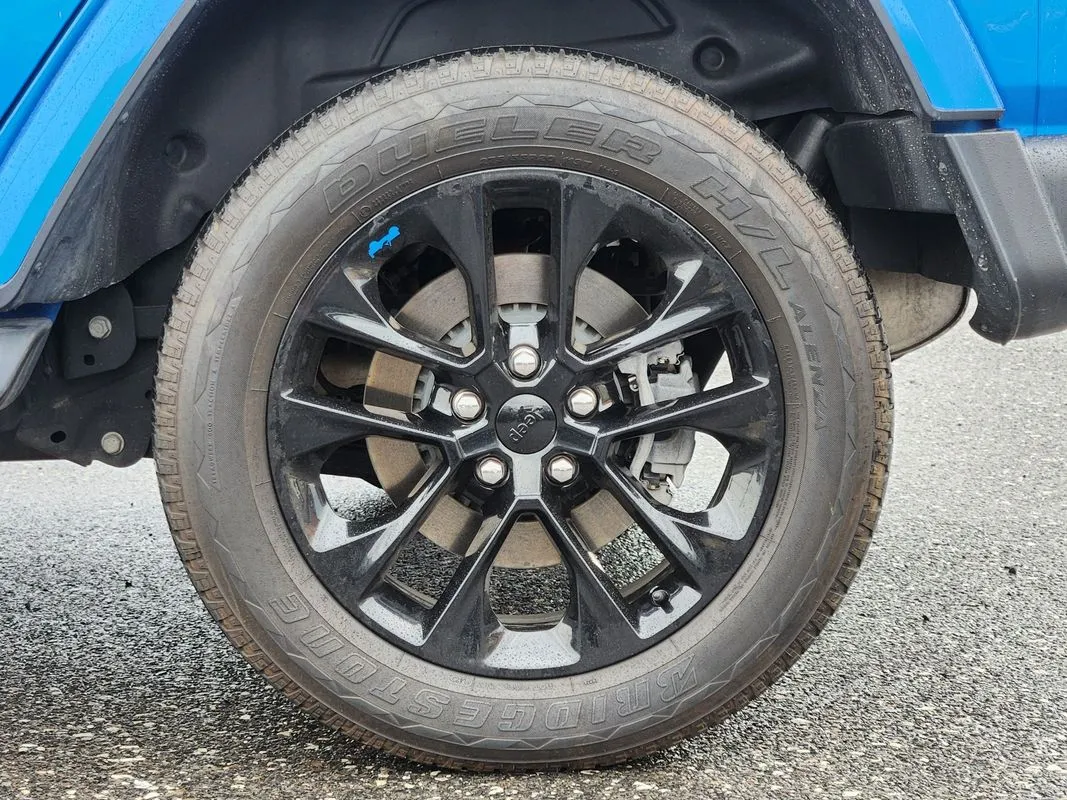 Jeep Wrangler photo 9