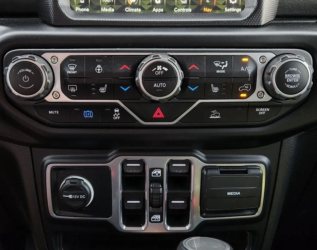 Jeep Wrangler photo 26