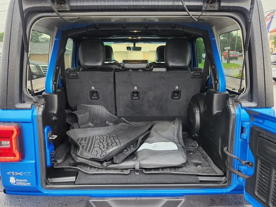 Jeep Wrangler photo 14