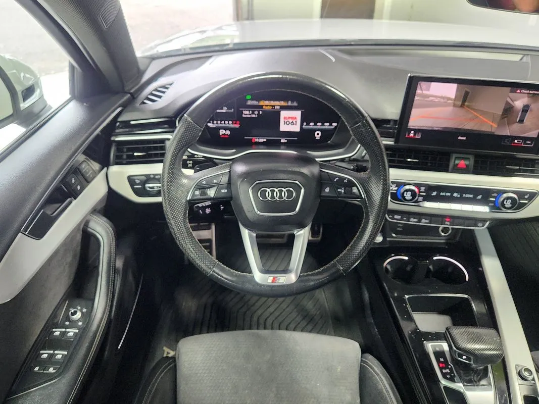 Audi A4 photo 17