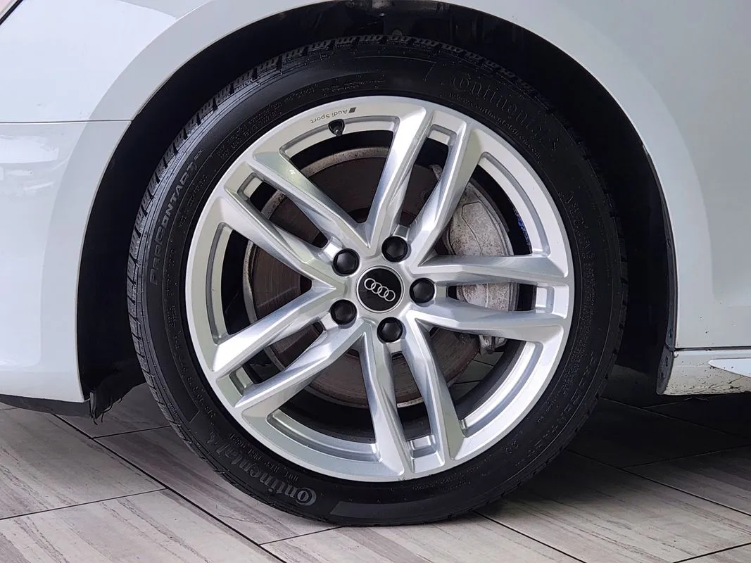 Audi A4 photo 9