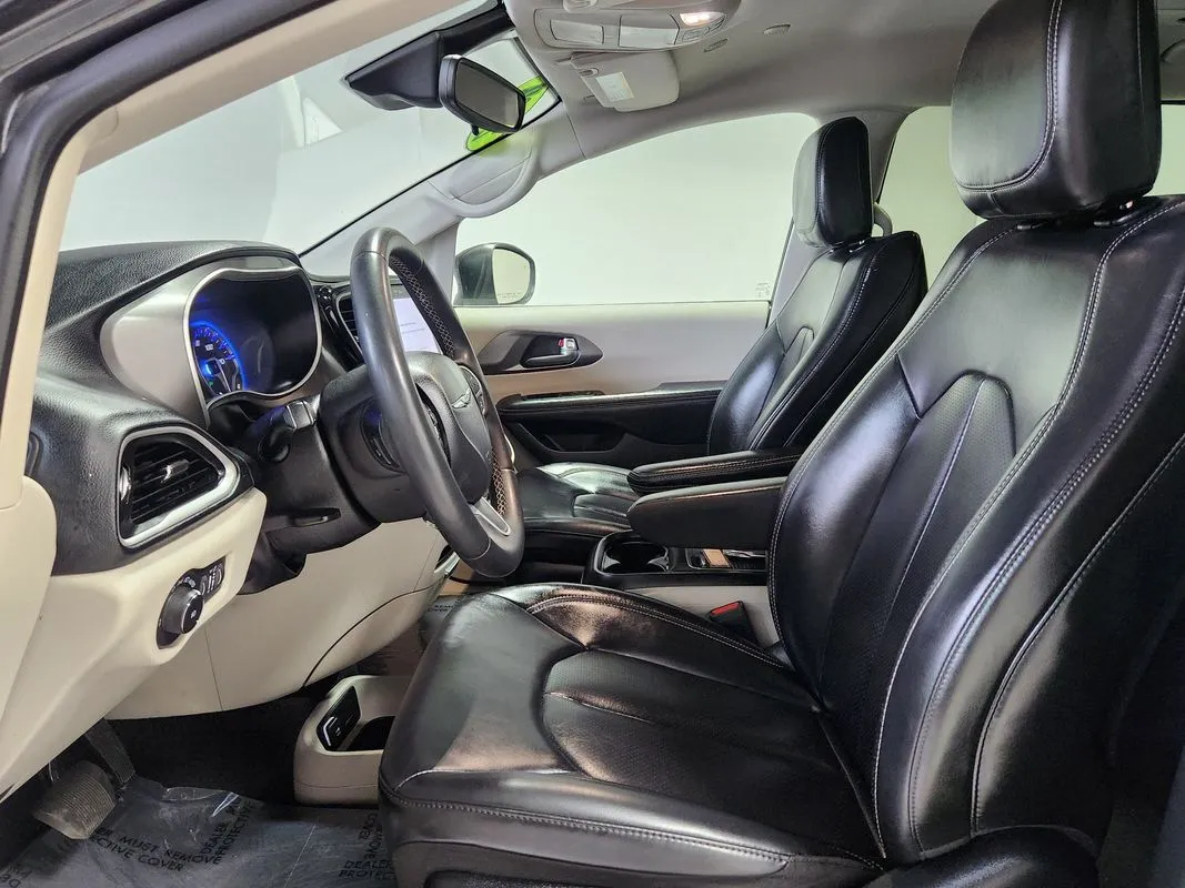 Chrysler Pacifica photo 10