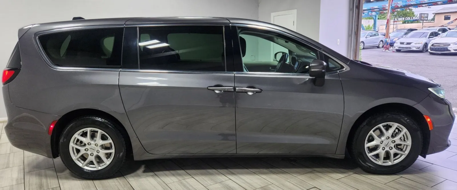 Chrysler Pacifica photo 6