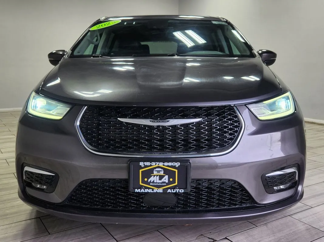 Chrysler Pacifica photo 8