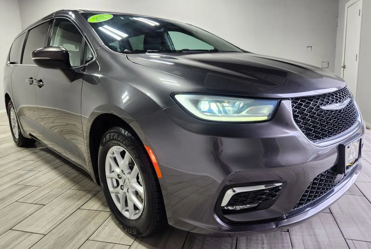 Chrysler Pacifica photo 7