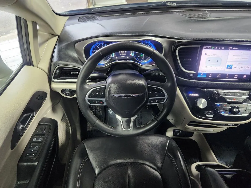 Chrysler Pacifica photo 15
