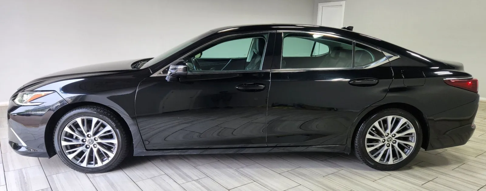 Photos of 2020 Lexus ES 350 for sale in Philadelphia, PA at Torresdale Ave