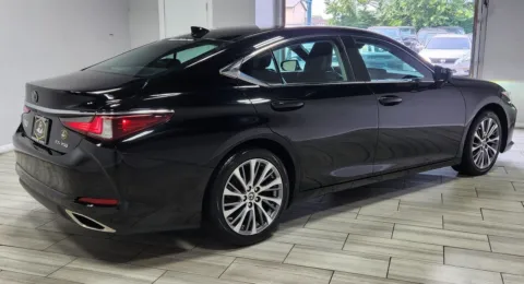 More photos of 2020 Lexus ES 350 at Torresdale Ave, PA