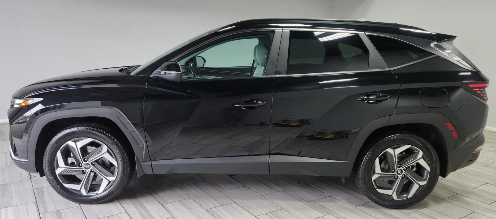 Photos of 2023 Hyundai Tucson SEL for sale in Philadelphia, PA at Torresdale Ave