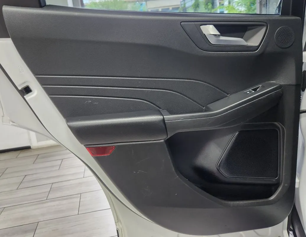 Ford Escape photo 12