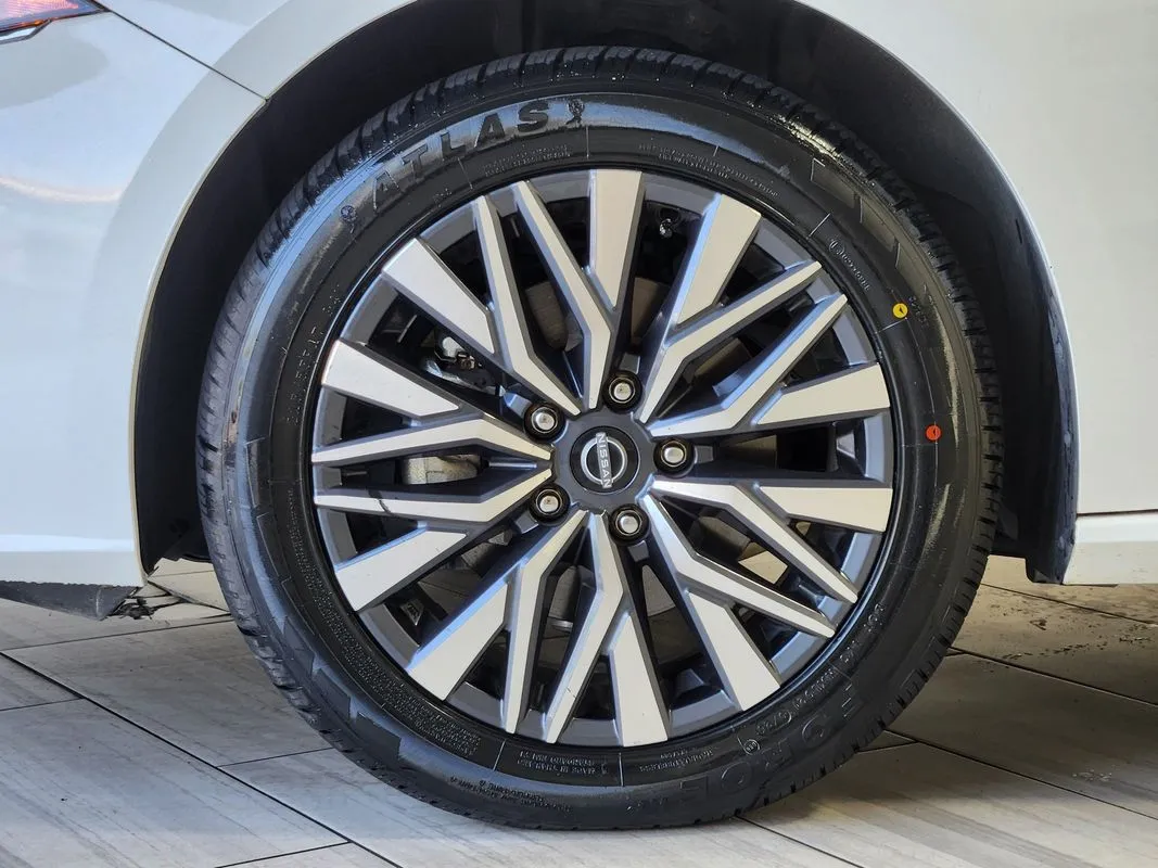 Nissan Altima photo 9