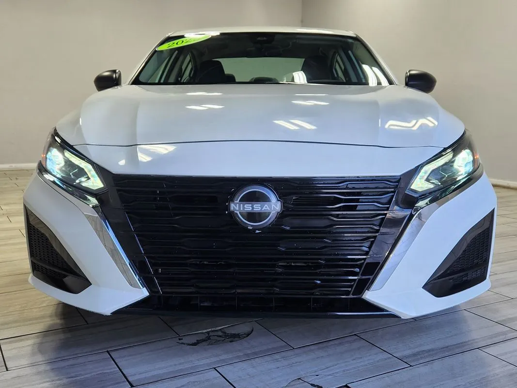 Nissan Altima photo 8