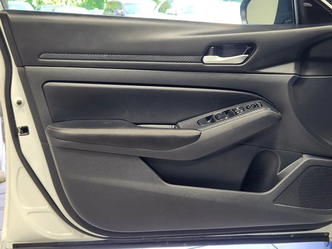 Nissan Altima photo 10