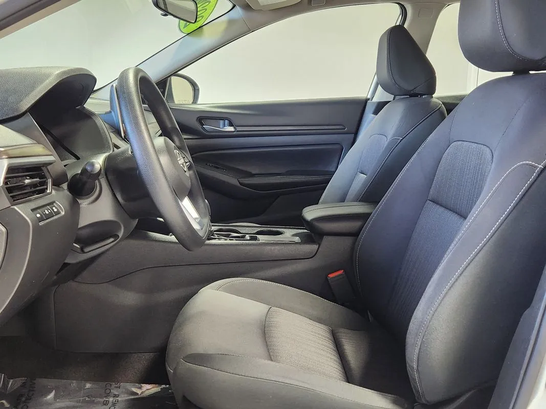 Nissan Altima photo 11