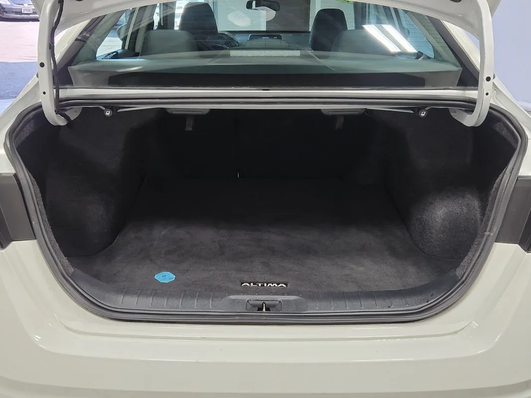 Nissan Altima photo 14