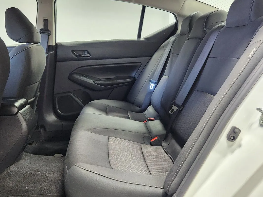 Nissan Altima photo 13