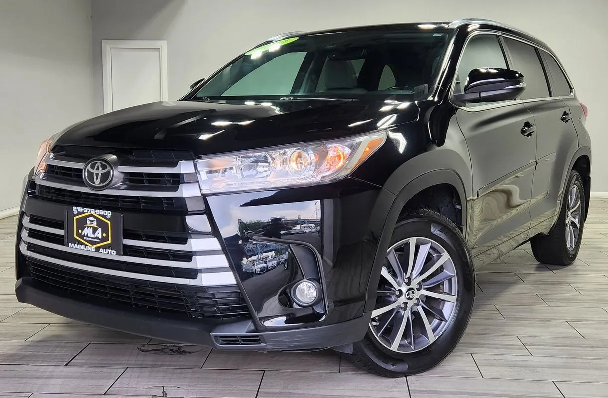 Black 2017 Toyota Highlander XLE for sale in Philadelphia, PA