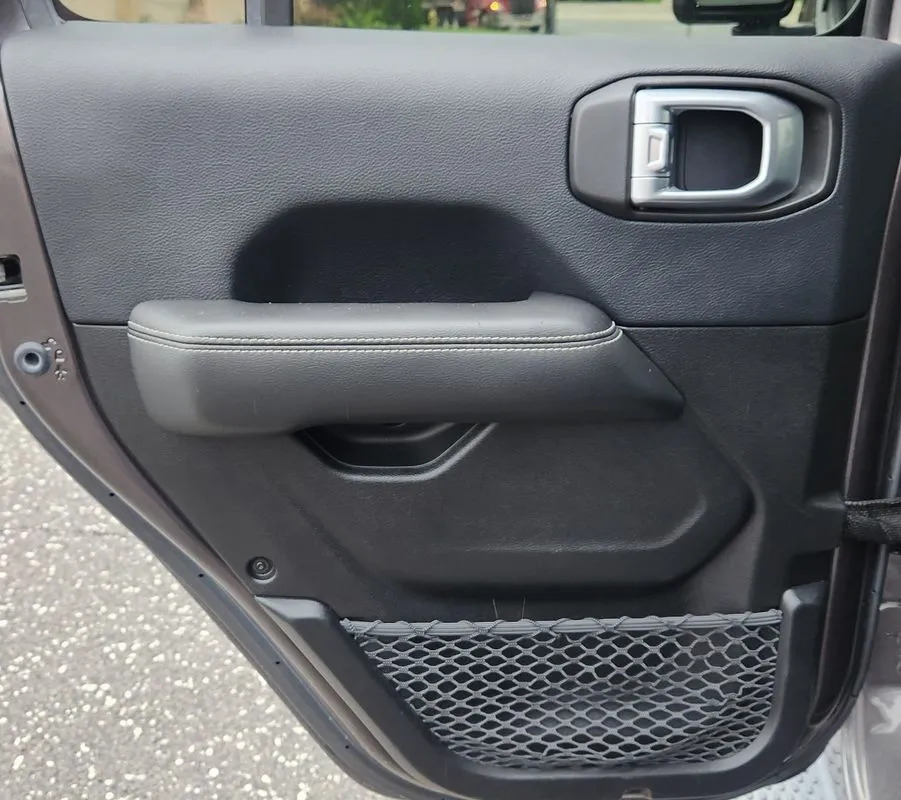 Jeep Wrangler photo 12