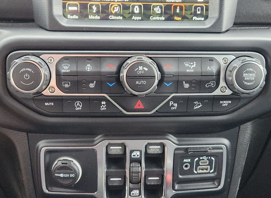 Jeep Wrangler photo 24
