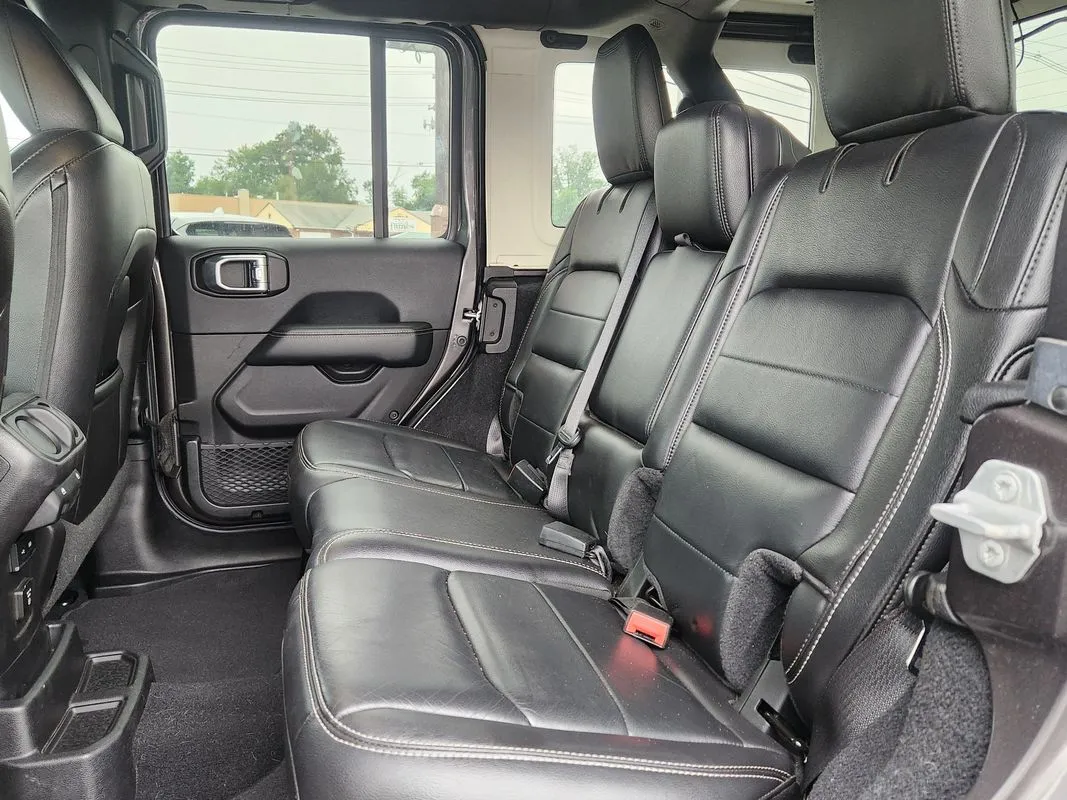 Jeep Wrangler photo 13