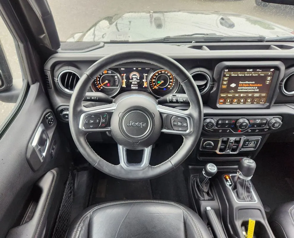 Jeep Wrangler photo 16