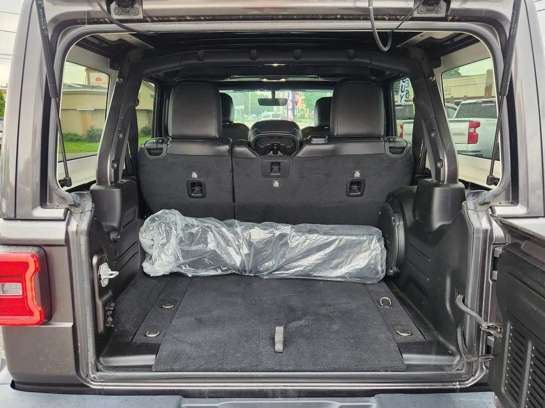 Jeep Wrangler photo 14