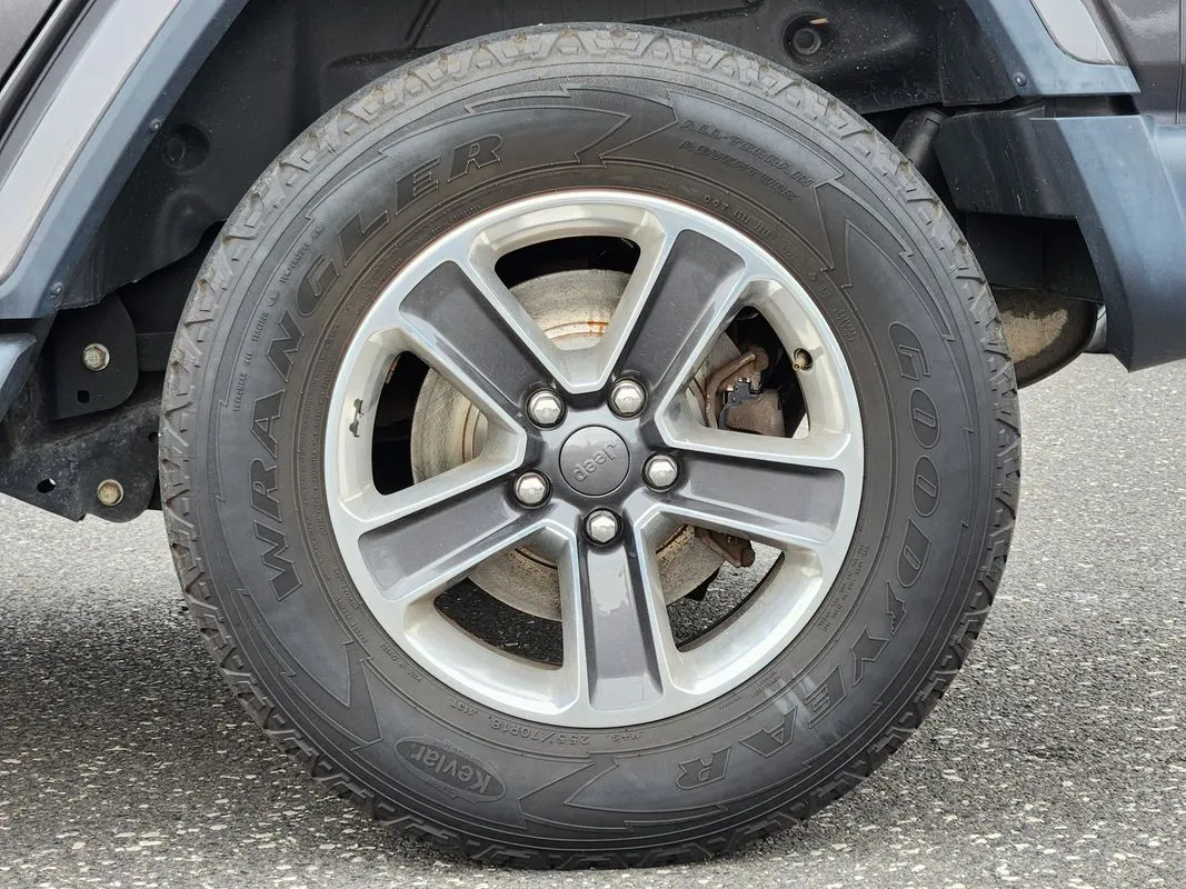 Jeep Wrangler photo 8