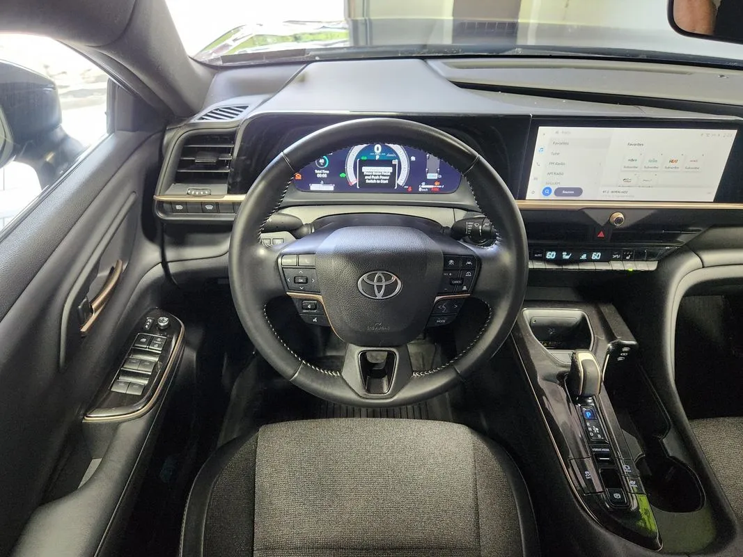 Toyota Crown photo 16