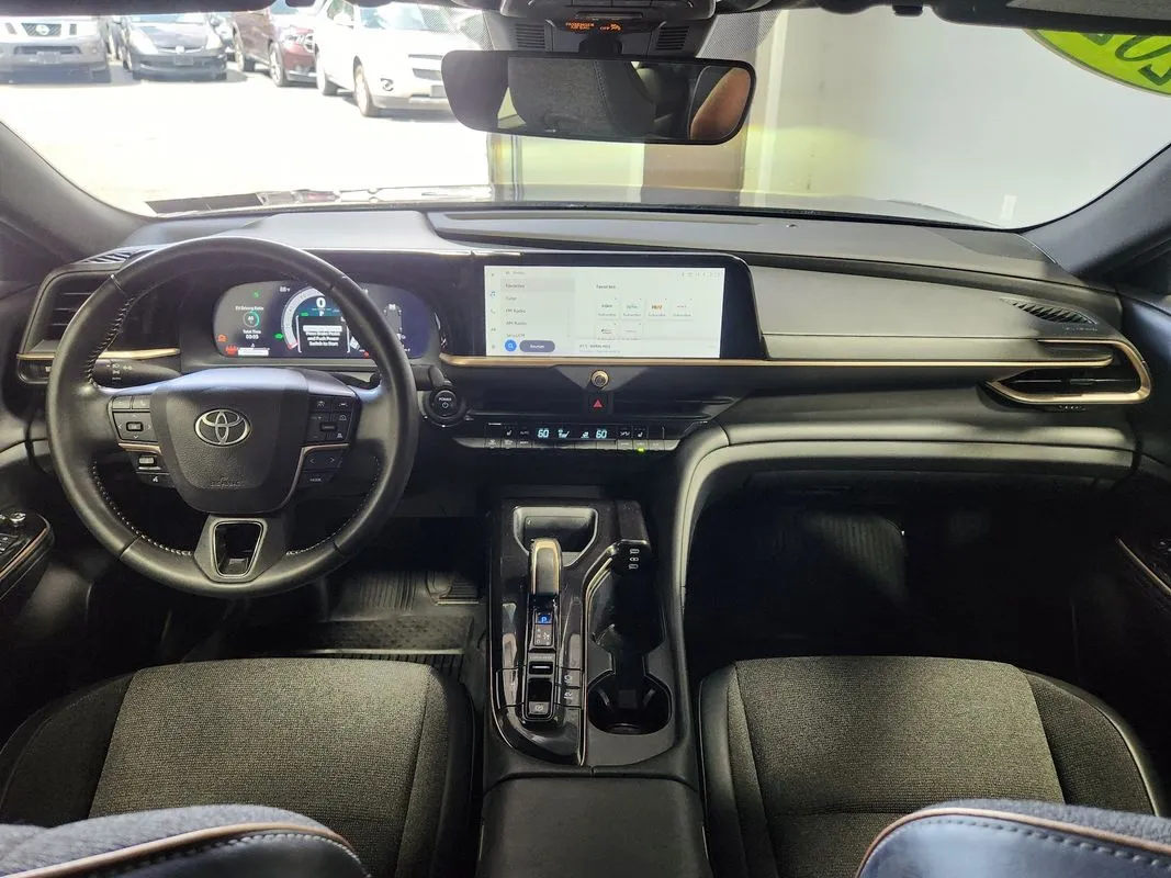 Toyota Crown photo 15